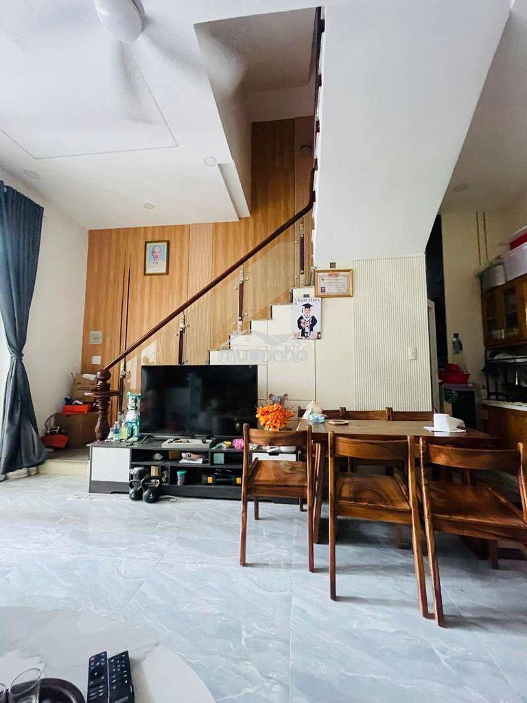 Bán nhà 1/tl37 , nhà 2 lầu 4pn đường oto