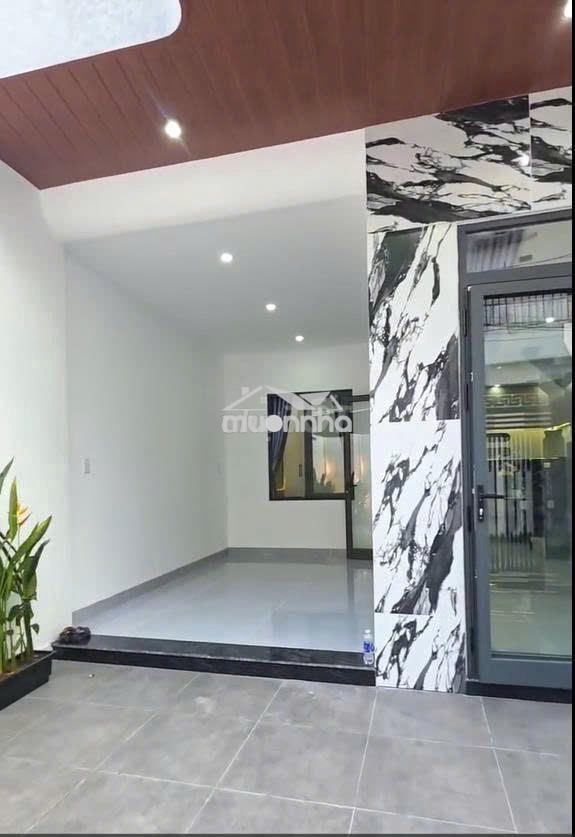 Bán nhà tân uyên, dt 100m2, gần chợ tân uyên, có chỗ để ô tô