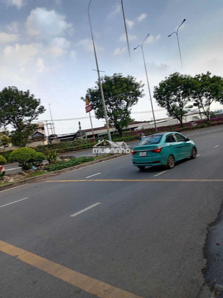 Cho thuê nhà  cấp 4 có gác lửng ,gần quốc lộ 1a, dt  48m2. gía 6 triệu - 2