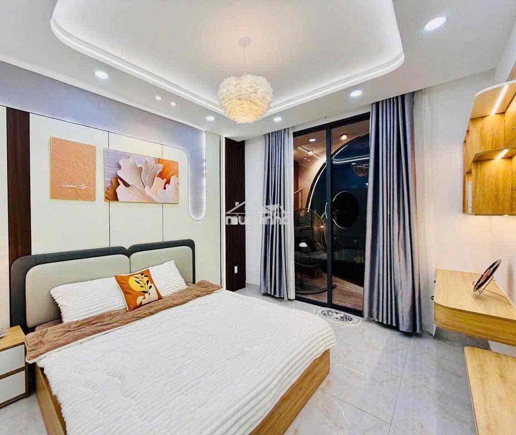 Nhà đẹp q7 ngay vincom nam long. full nội thất xịn xò. ngang ~ 4.5m - 4