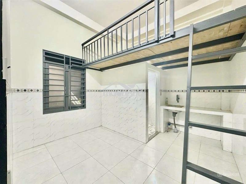 Phòng gác - cửa sổ - gần etown cộng hòa, tân bình