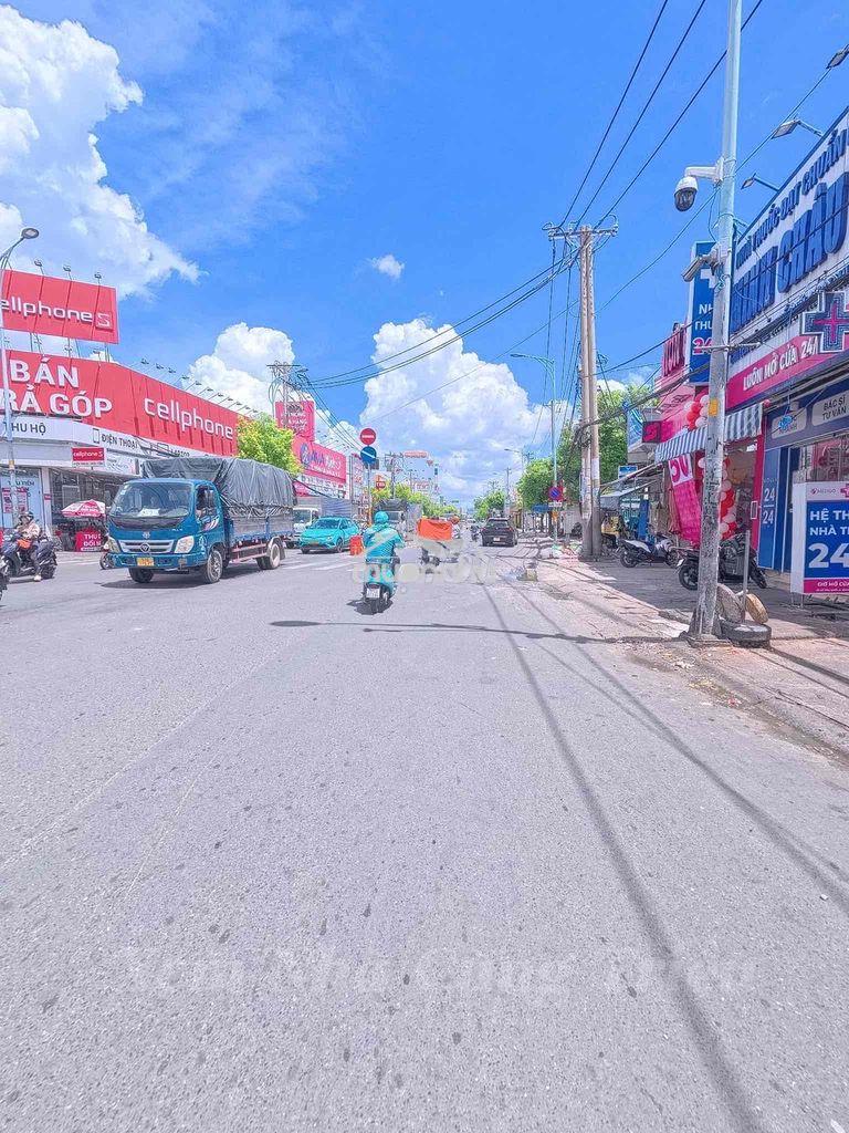 Ngay lê văn quới, ngang 5.6 dài 13m, 3pn hẻm xe hơi