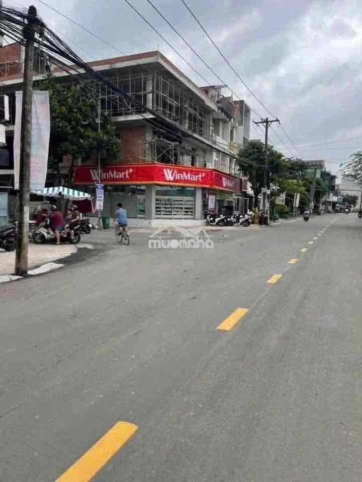 Bán đất tặng xác nhà cũ mặt tiền ô tô ngay công viên long bình tan