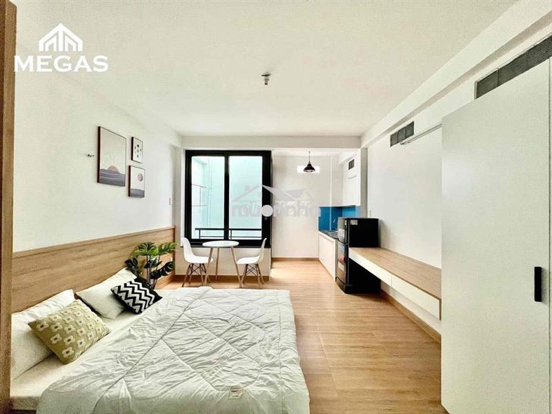 Studio_thoáng mát_cửa xổ trời_ngay cv lê thị riêng - cách mạng tháng 8