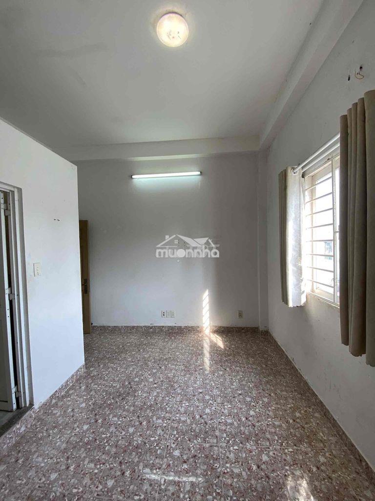 Phòng trống vừa sơn mới giá rẻ, 95 lê văn lương - 2