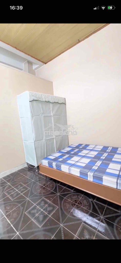 Chính chủ sang 300tr gồm cọc chủ hay cho thuê f1 ạ em có khách nào thu