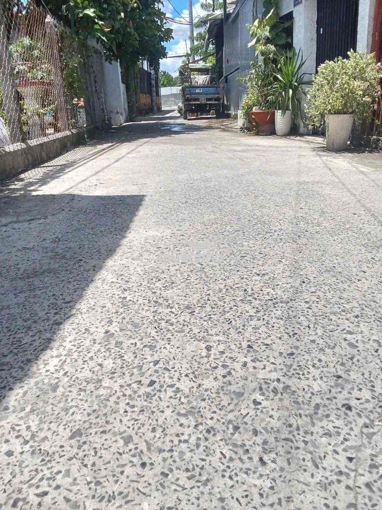 Diện tich 6x20 có nhà cấp 4 chỉnh sửa lại ở rất ok