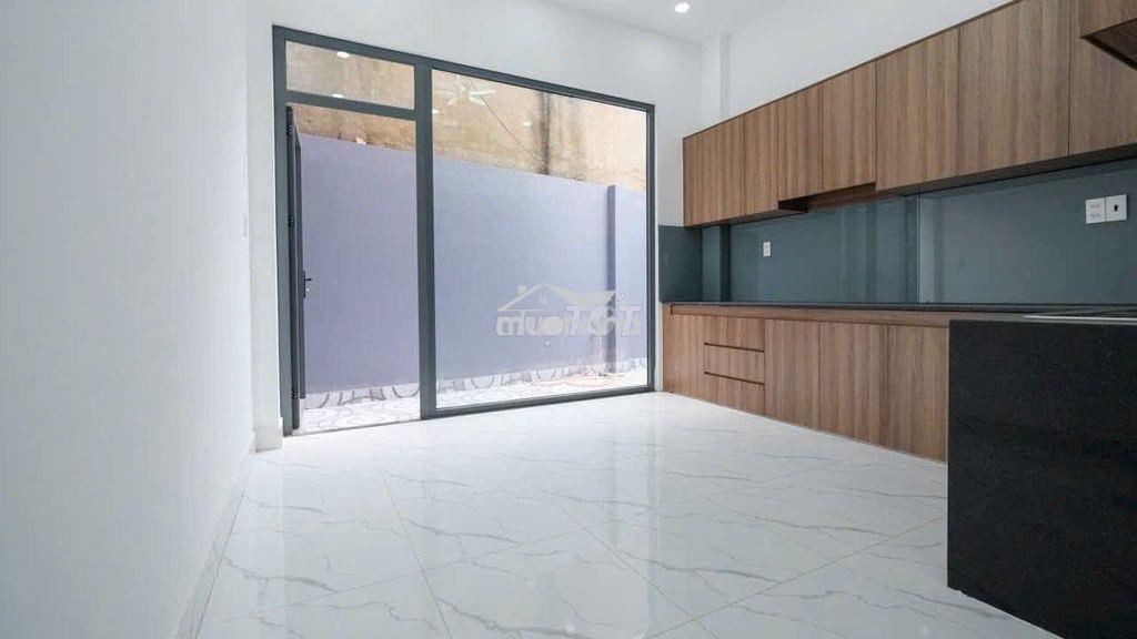 Hạ 500tr, còn 5 tỷ nhà 4 phòng ngủ, 4 wc, có sân đậu ô tô trong nhà - 3