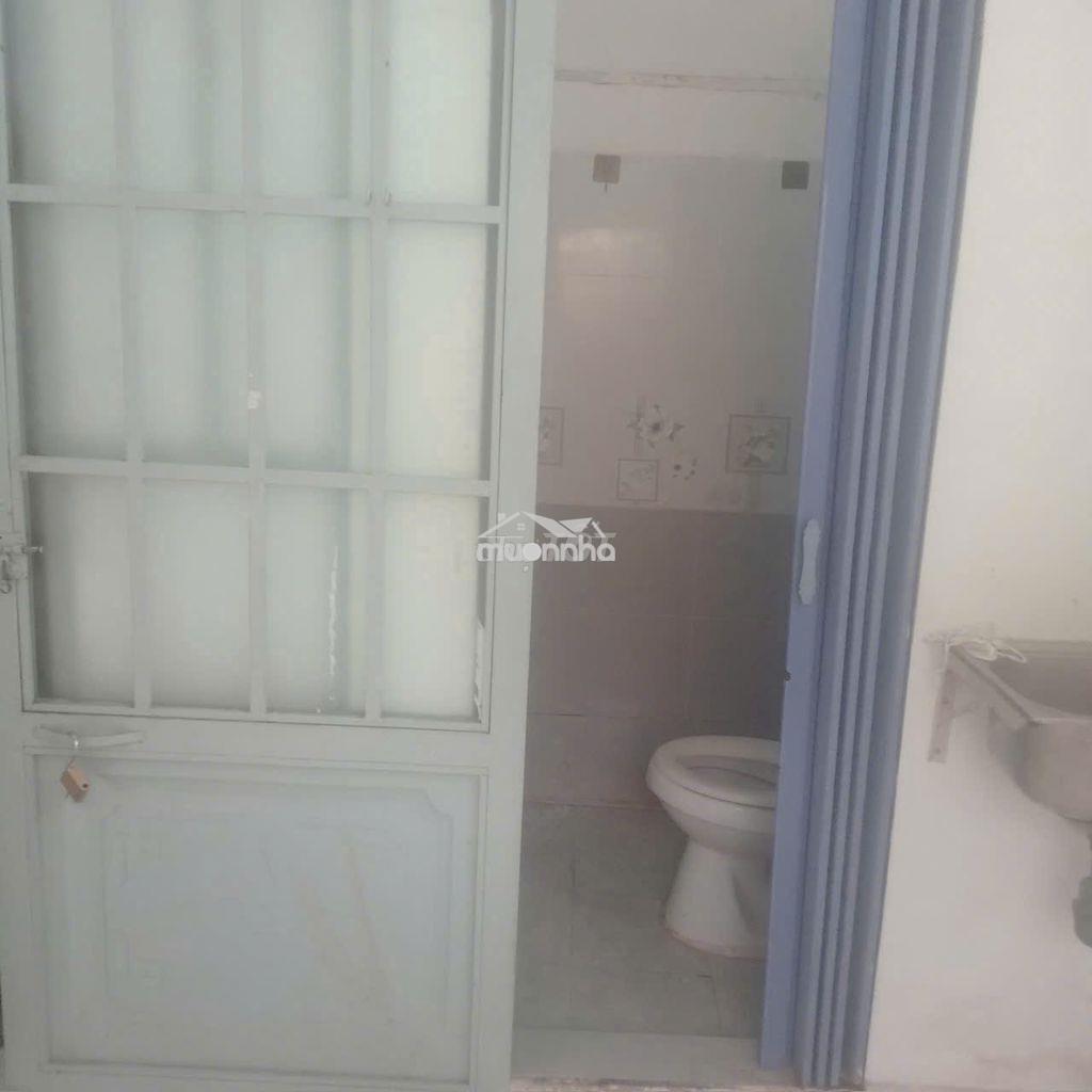 Phòng trọ lầu 2 có toilet riêng giá mềm - 3