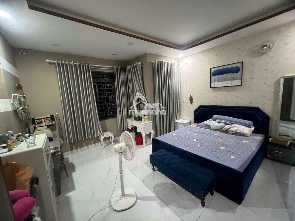 Nhà sạch sẽ, thoáng mát, trệt lầu, 3pn, sân xe hơi, nội thất - 3
