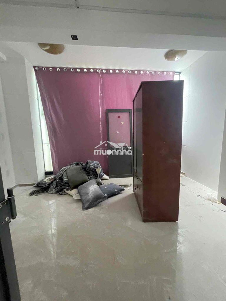 Cho thuê nhà 2pn 1pk có khoảng sân rộng diện tích 100m2 - 4