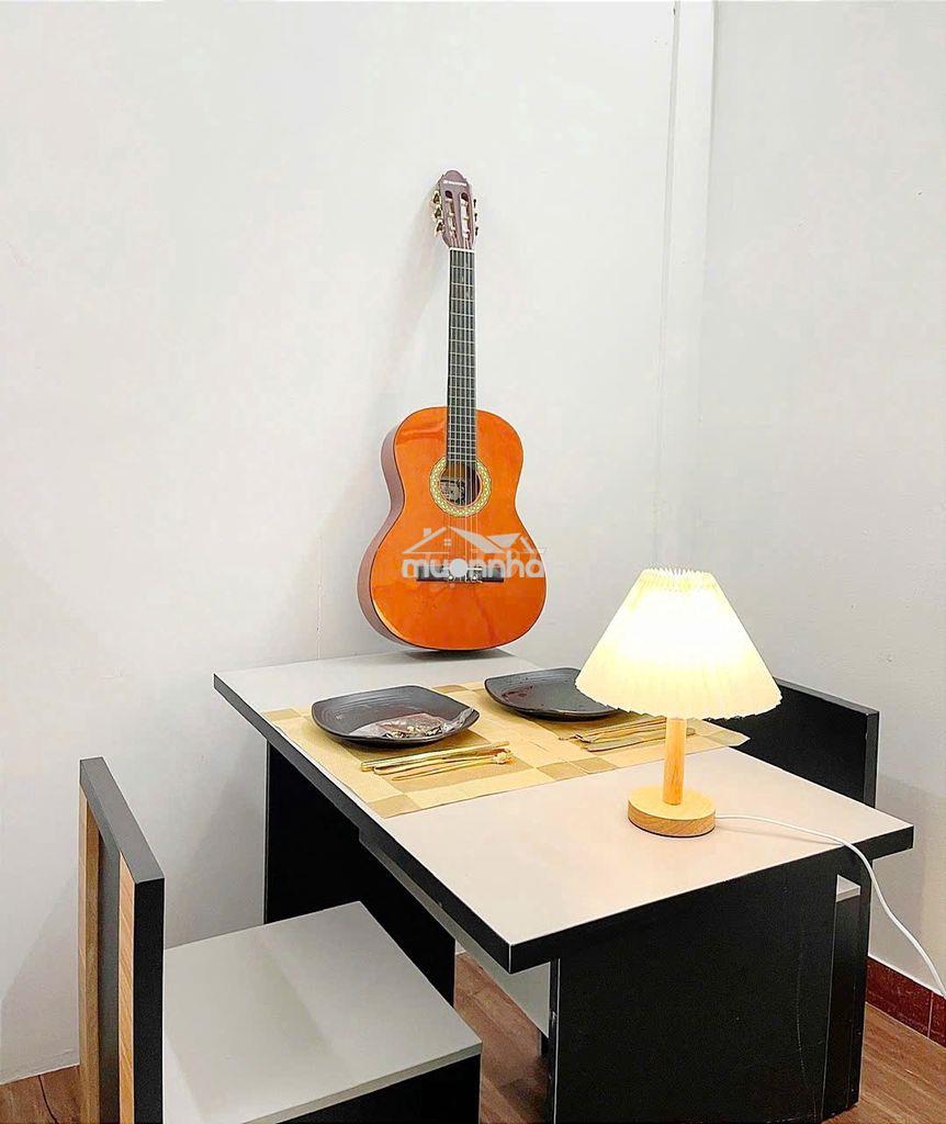 Căn 2 phòng ngủ, 1 phòng khách có cửa số + ban công lớn, full nội thất - 2
