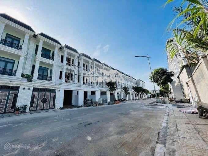 1 trệt 2 lầu full nội thất kdc hoàng nam
