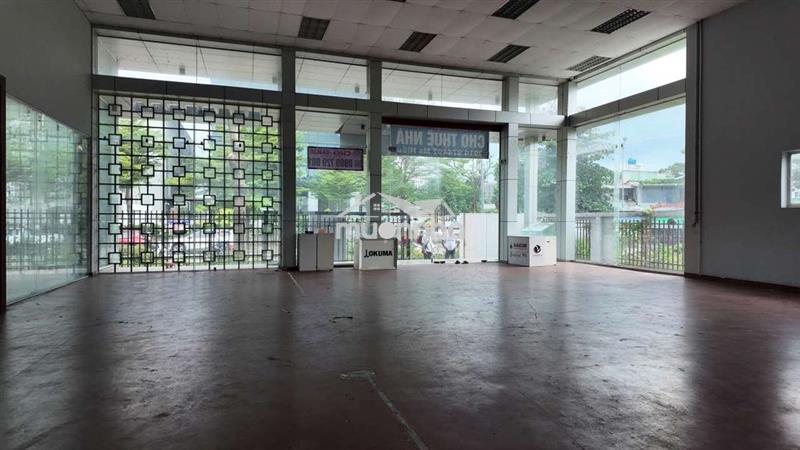 Mặt bằng 500m2 q7 đậu xe vô tư