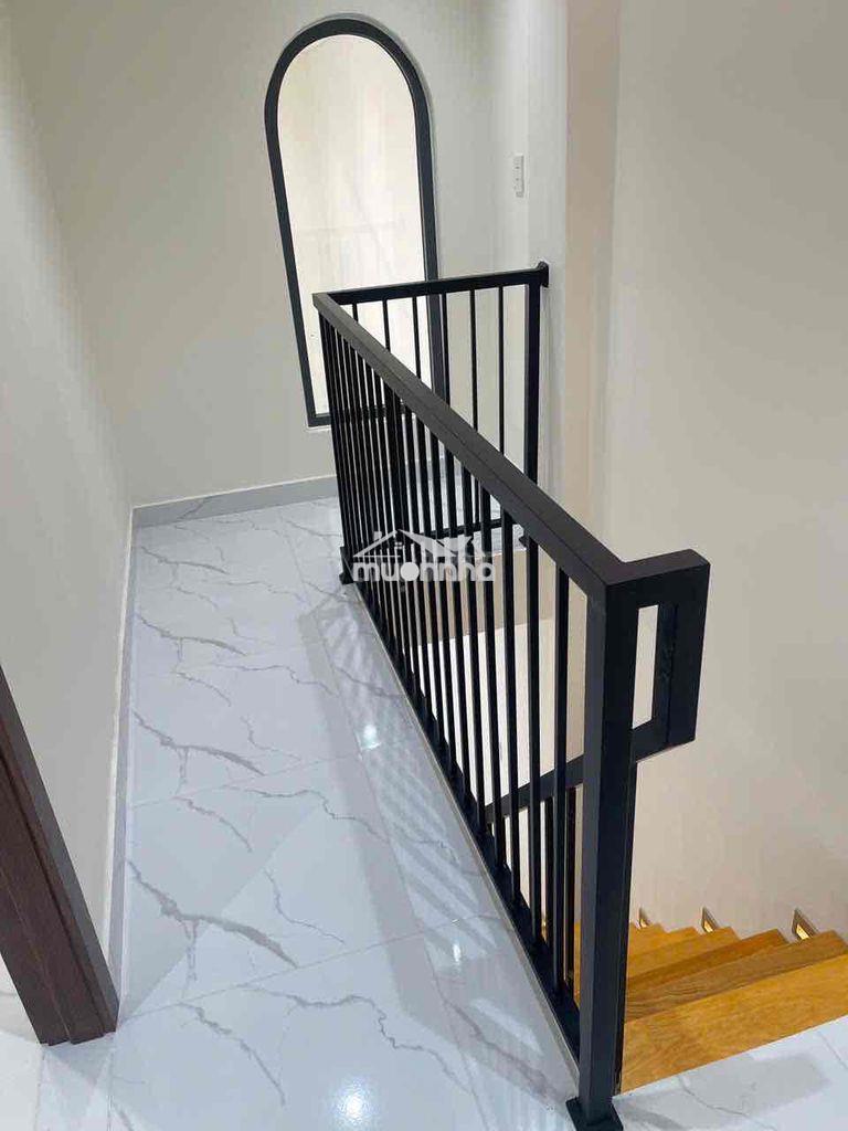 Nhà 1 lầu + 3 phòng ngủ ( trên 2 dưới 1 ) , sân ô tô - 2