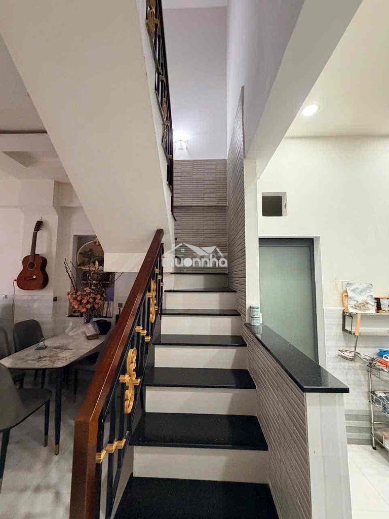 - Nhà bán dương bá trạc p2 q8 - dt : 3,5m x 9,5m - 4