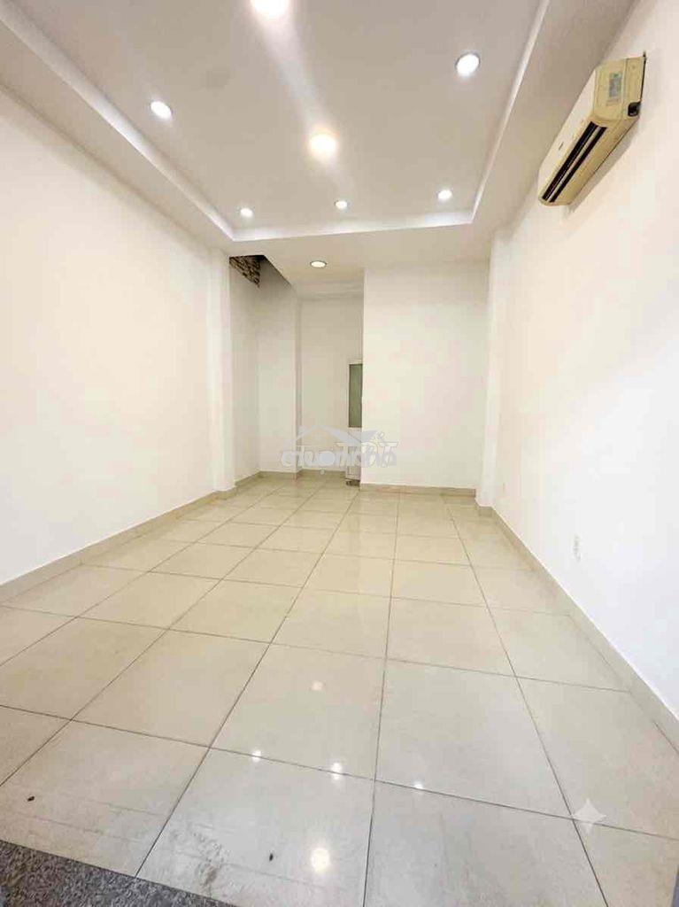 Nguyên căn  25m2 - mặt tiền đường 8m - có vỉa hè - có cửa kiếng - 3