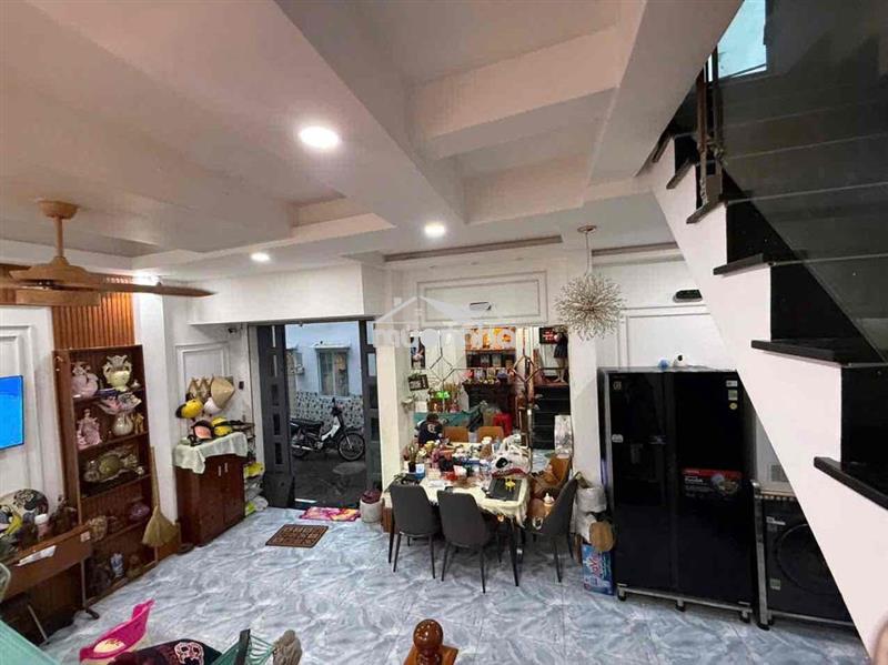 Bán nhà đẹp 3 phòng ngủ đ bình đông p14. q8
