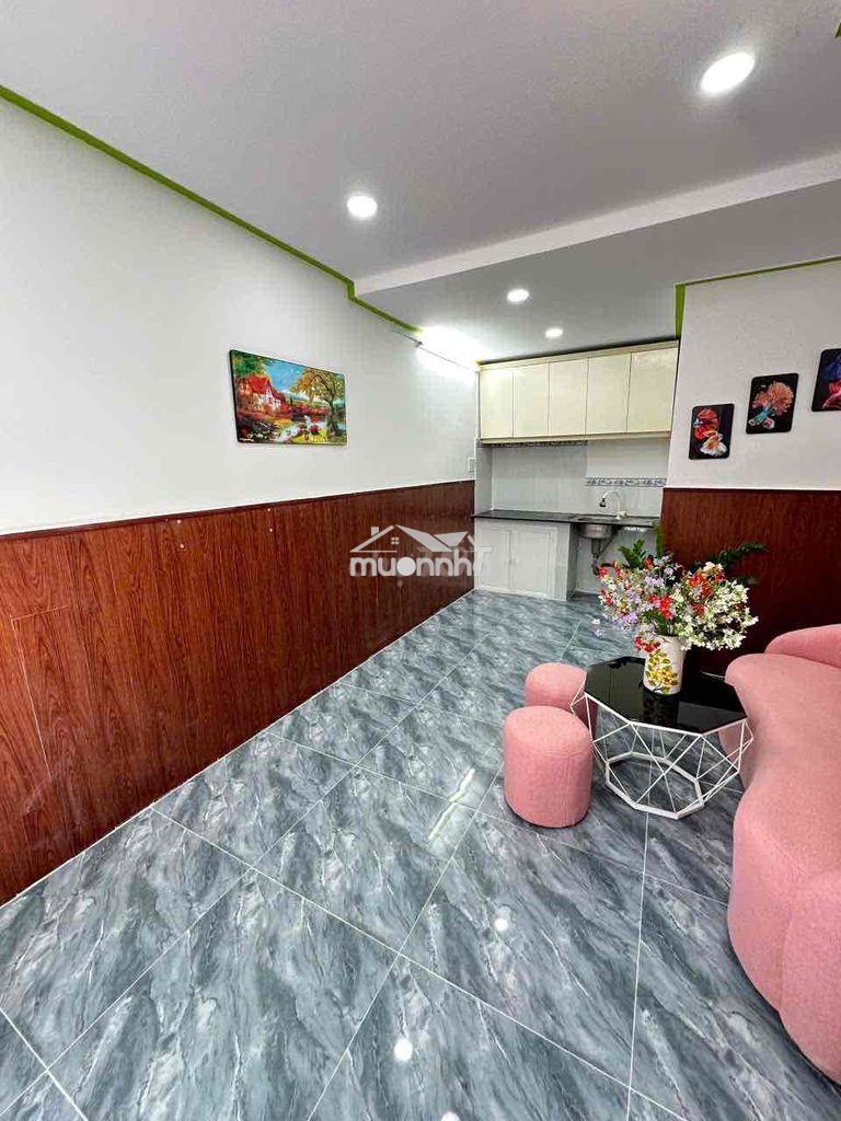 Nhà ngay chợ thạnh xuân . hà huy giáp . 1 lầu 2 pn - 2