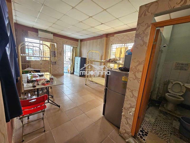 Phòng ban công hẻm oto sát bên quận 1