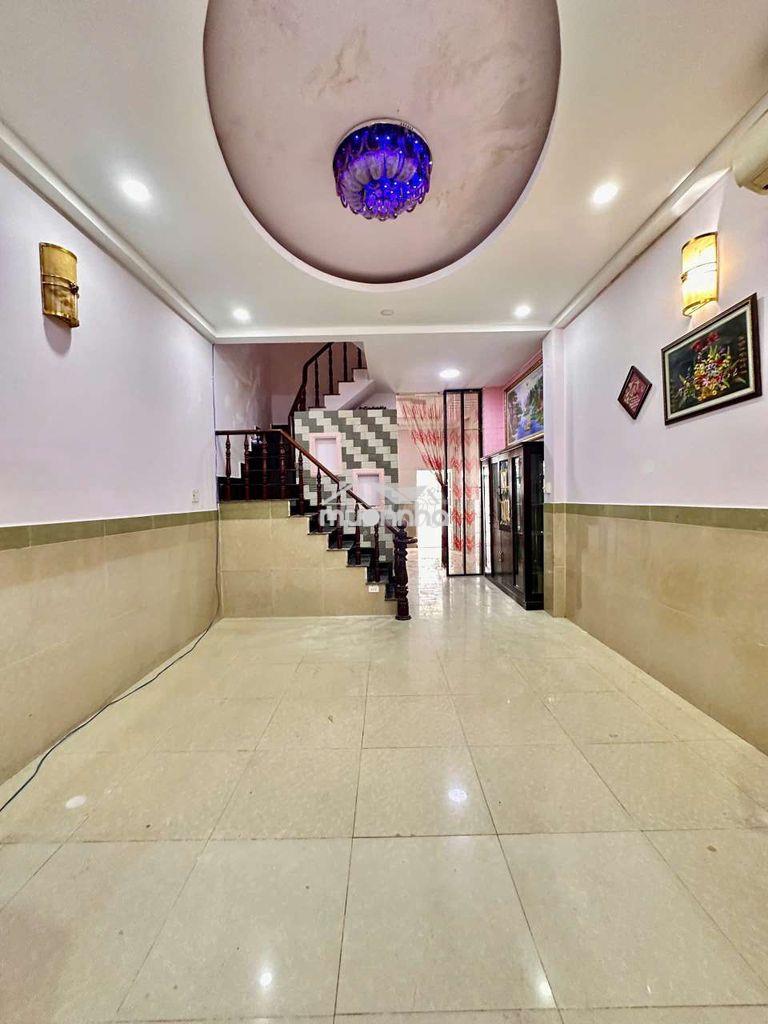 Nhà  2 lầu  giá  tốt  . p . phú định - 3