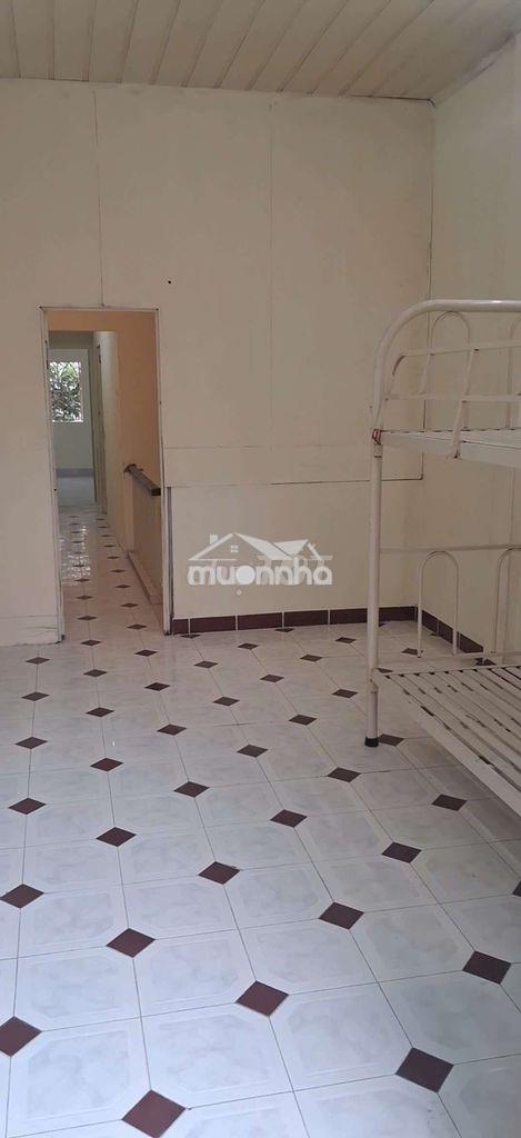 Cho thuê tầng 1 hẻm xe tải 3 phòng ngủ - 4