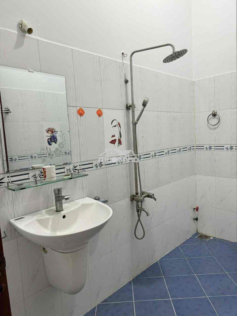 Cho thuê nhà đẹp hẻm song hành. 4,5m x 17m. 2 lầu. 4pn. 3wc. giá 10 tr - 4