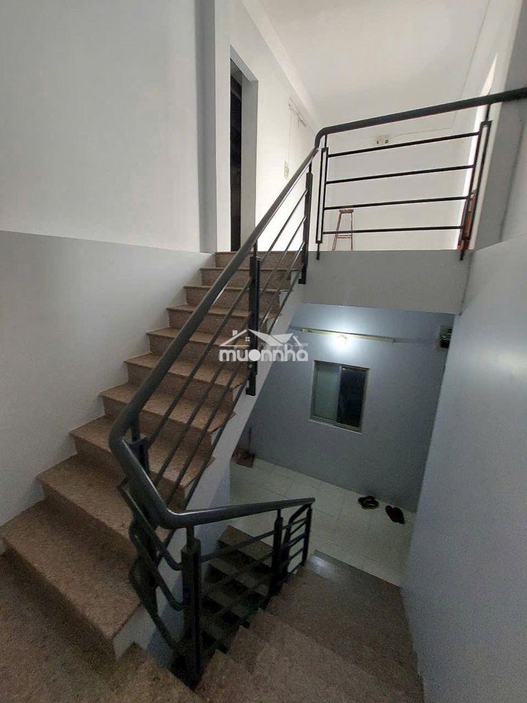 Bán chdv hẻm xe hơi đậu ngay cửa, đường tám danh phường 4 quận 8. - 2