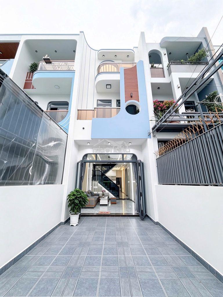 Bán nhà 3 tầng hoàn công đường thông xe hơi sân xe hơi ngay biên hoà 