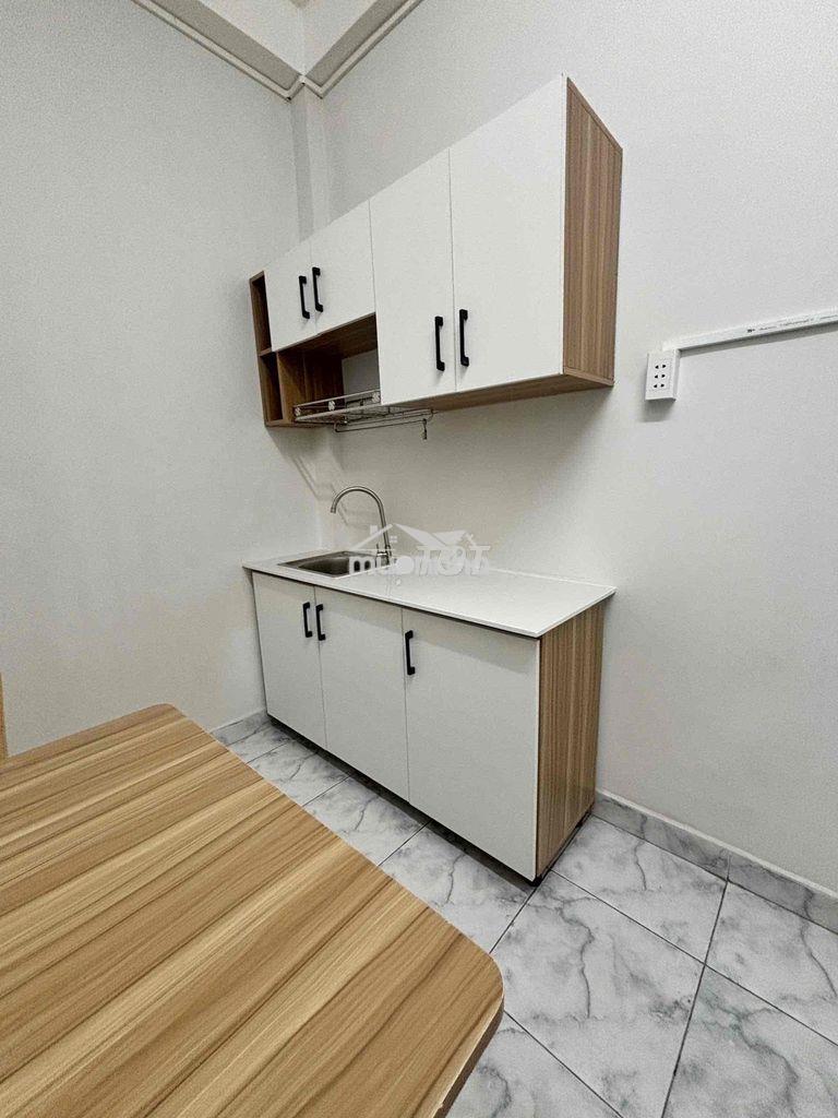 Căn hộ 2 phòng ngủ – ban công lớn – trống sẵn khu etown - 2
