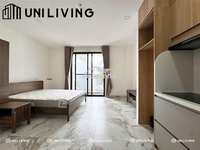 Studio ban công cửa sổ nhà mới xây, nội thất cao cấp gần q1