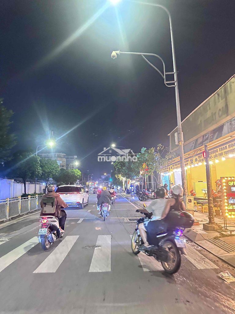 Mặt tiền q6 khu kinh doanh sầm uất 100m2