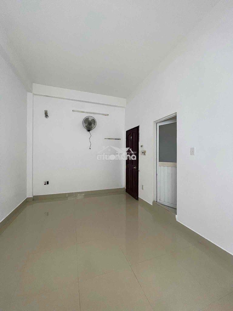 - Cho thuê nhà mới len keng ,3 lầu 400m ( q9) - mặt tiền khu tái định - 4