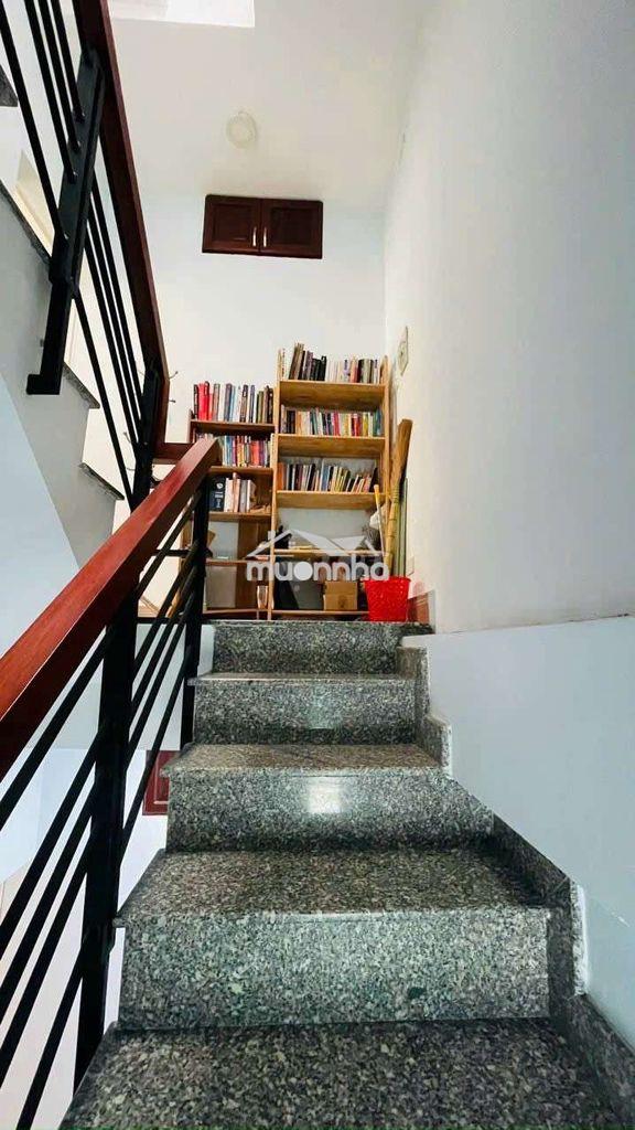 Nhà 5 tầng lạc long quân f8 tân bình
dt 4,6x5,6 3pn, 4wc - 4