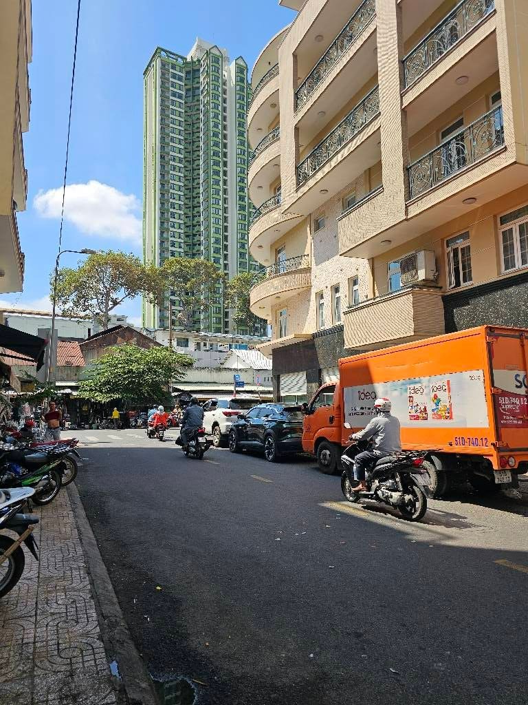 Kế bệnh viện chợ rẫy - mặt tiền đường phó cơ điều -q.5 -dt: 16*24m (204m2) – 66 tỷ