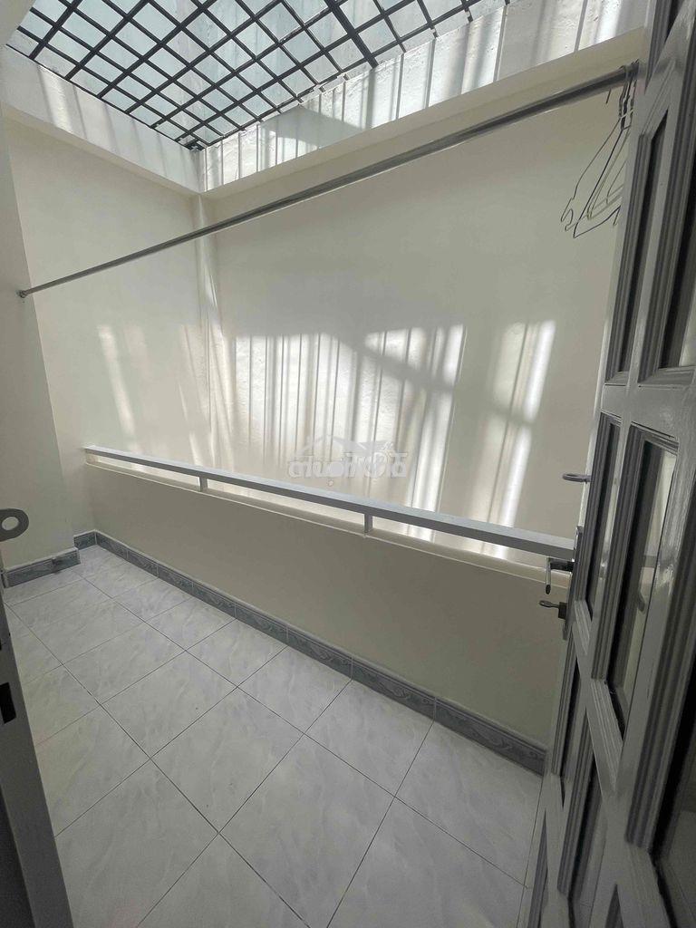 Cho thuê nguyên lầu 1 mới -  dt sàn 110m2 - lối đi riêng, hẻm xe tải - 4