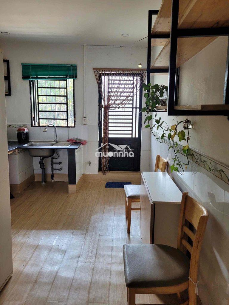 Chính chủ cho thuê tầng trệt nhà hẻm rộng, giá 4.8 triệu q7