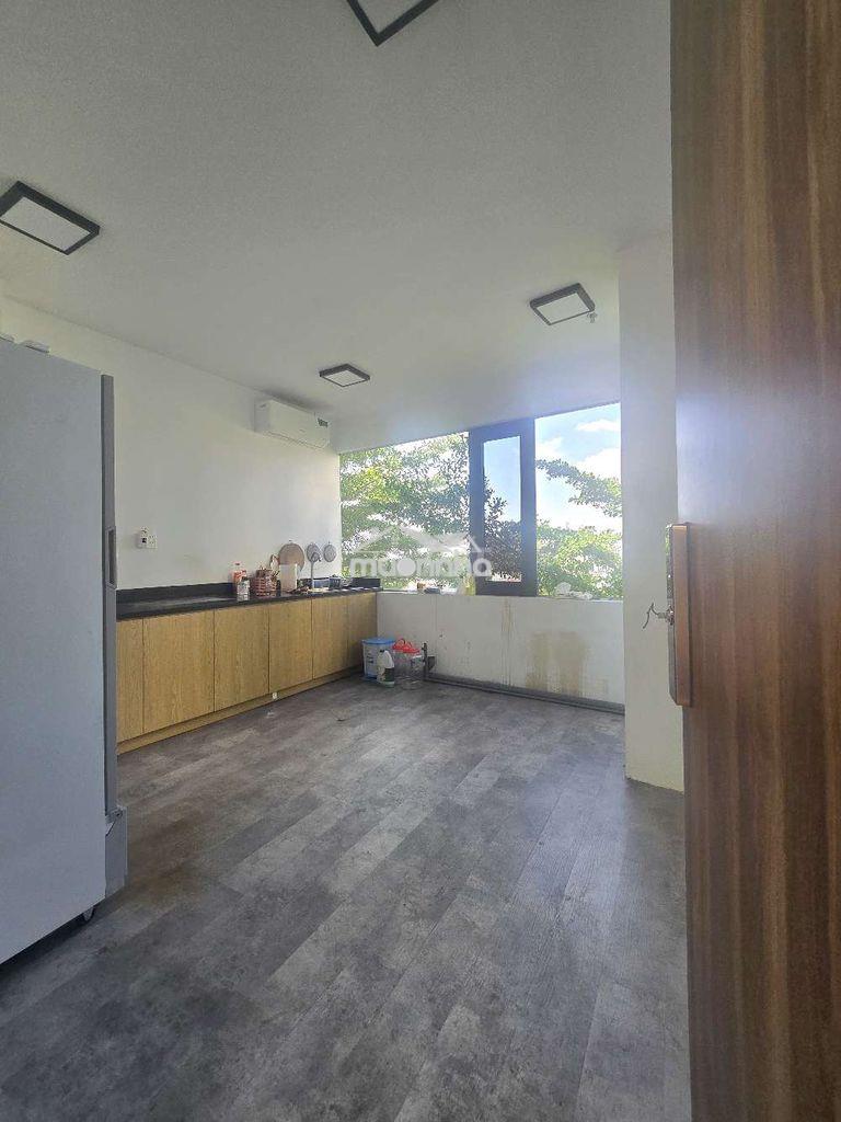 Cho thuê sàn lầu 2 tòa nhà 710 âu cơ,tân bình. dt 95m2, 3 phòng, 2wc - 4