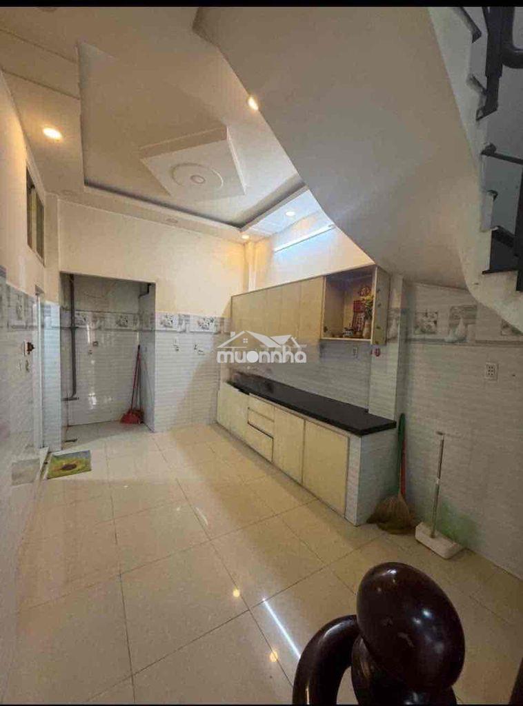 Cho thuê nhà nguyên căn đường trần phú p8 quận 5