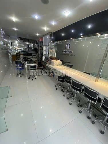 Mặt tiền huỳnh văn bánh - phú nhuận – dt: 40m2 –4 tầng - 11 tỷ 2 - 2