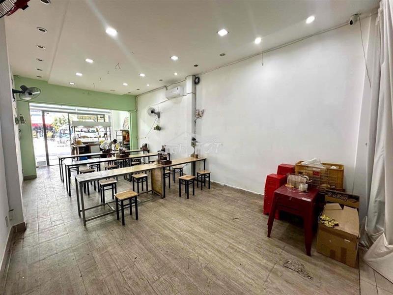 Cho thuê nhà mặtt iền đường luỹ bán bích 4,5x38m 2l trệt thông suốt