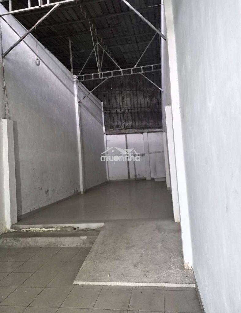 Nhà thích hợp thuê ở ,làm nghề ,làm kho ok 