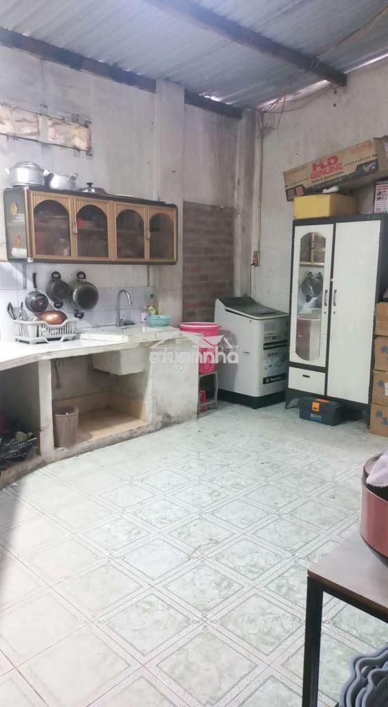 Bán nhà cũ diện tích lơn ,tiện xây mới, thổ cư nhiều ,450m, dĩ an,8.8 - 2