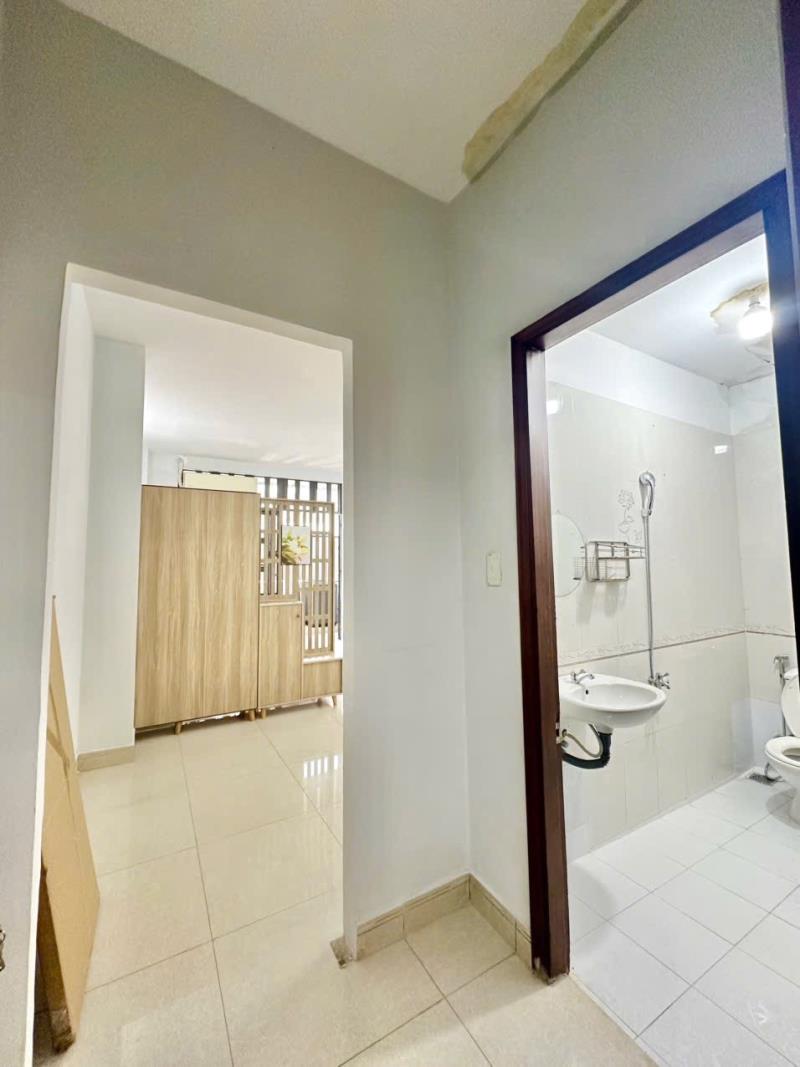 Cho thuê căn hộ rộng 40m2, tách bếp, máy giặt riêng, bình thạnh gần đh uth, ftu2, ngã tư hàng xanh, tiện đi q1 - 3