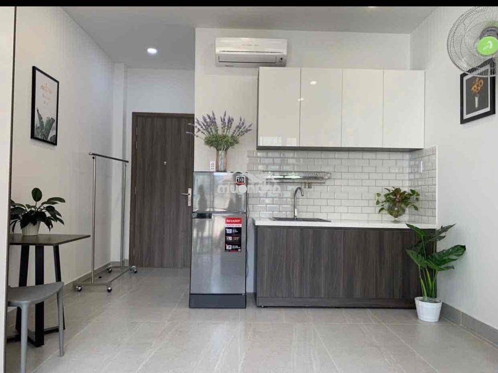 Cho thuê căn hộ có ban công mới ngay chợ bến thành quận 1 - 4