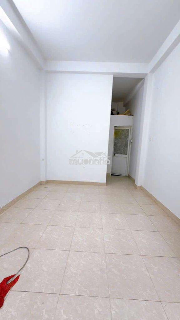 Cho thuê nguyên căn 4 tầng hẻm xe hơi cách mặt tiền 1 căn - 4