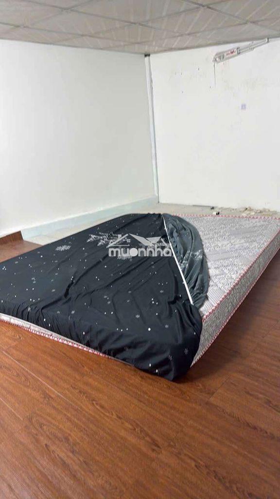 Gần vịt quay hùng trang, 4m x 10, 1 lửng,  chỉ 4tr/tháng - 4