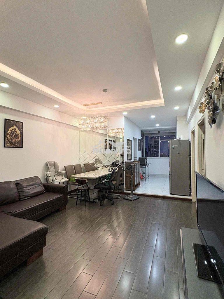 Cho thuê phòng ngủ lớn view q1 full nội thất
