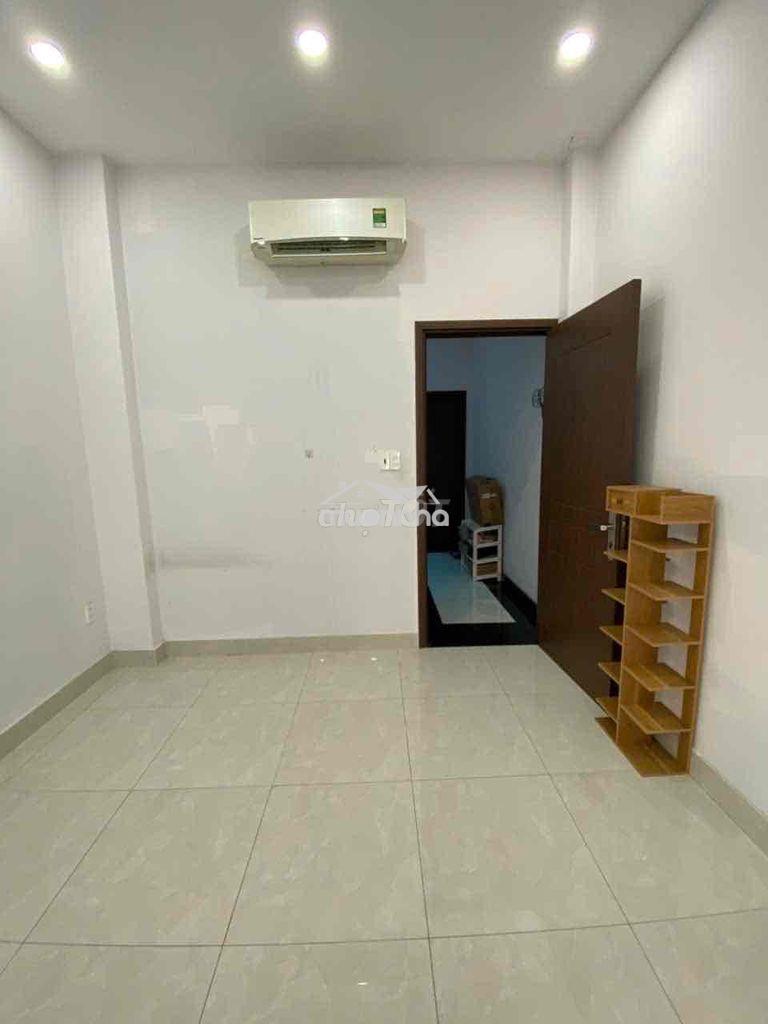 Cho thuê phòng lớn có ban công 3.8tr/ tháng - 4