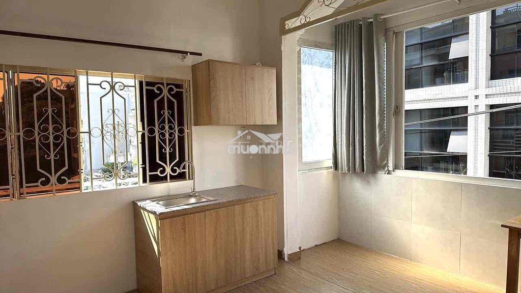 Phòng 2 mặt ban công cửa sổ gần etown - 2